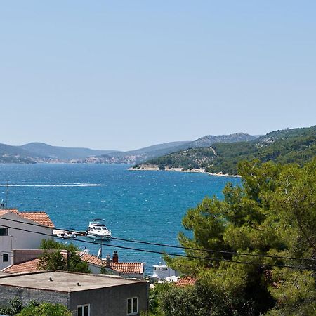 Nela & Sara - 2 Apartments With Heated Swimming Pool Seget Vranjica Bagian luar foto