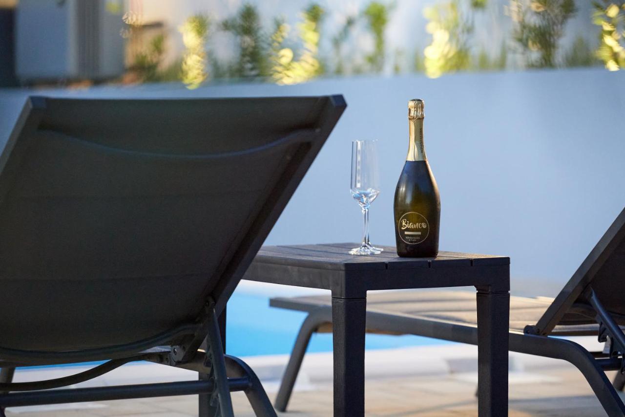 Nela & Sara - 2 Apartments With Heated Swimming Pool Seget Vranjica Bagian luar foto