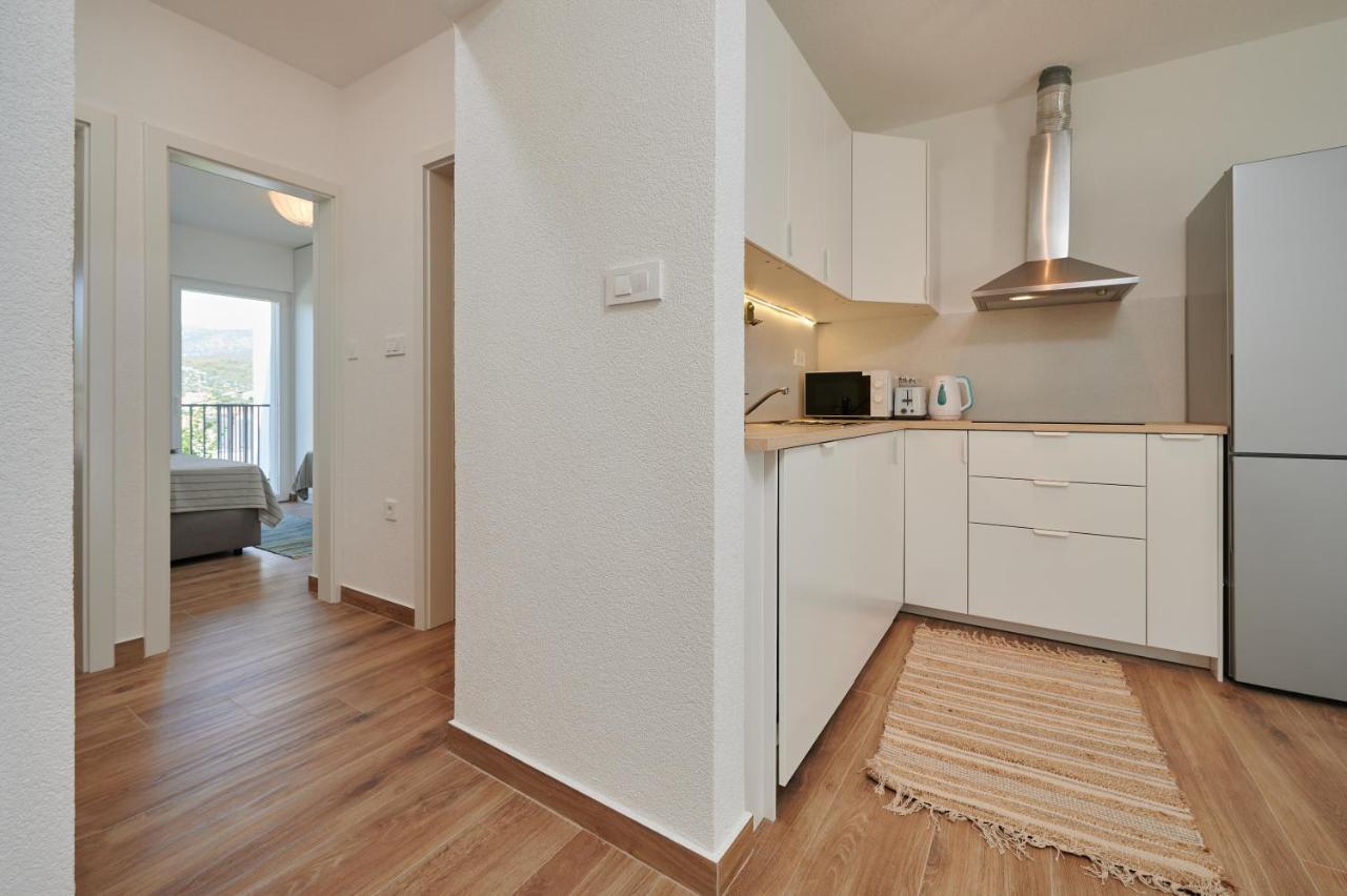 Nela & Sara - 2 Apartments With Heated Swimming Pool Seget Vranjica Bagian luar foto