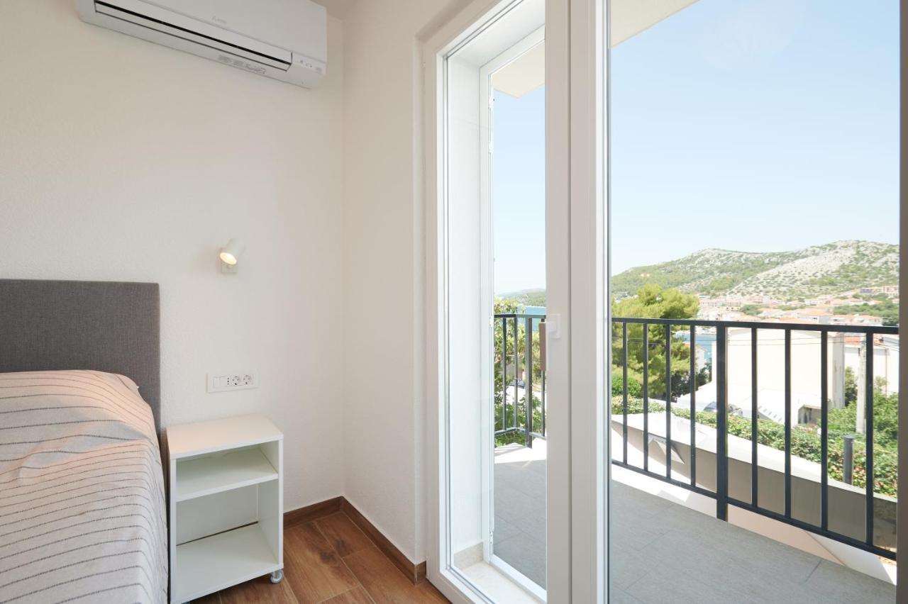 Nela & Sara - 2 Apartments With Heated Swimming Pool Seget Vranjica Bagian luar foto