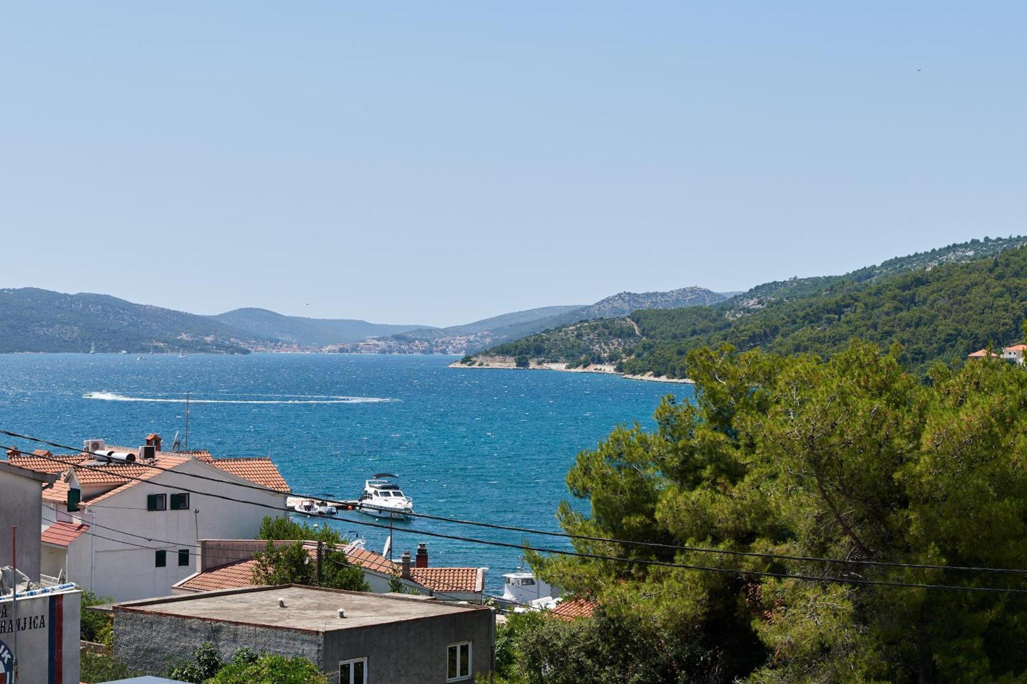 Nela & Sara - 2 Apartments With Heated Swimming Pool Seget Vranjica Bagian luar foto