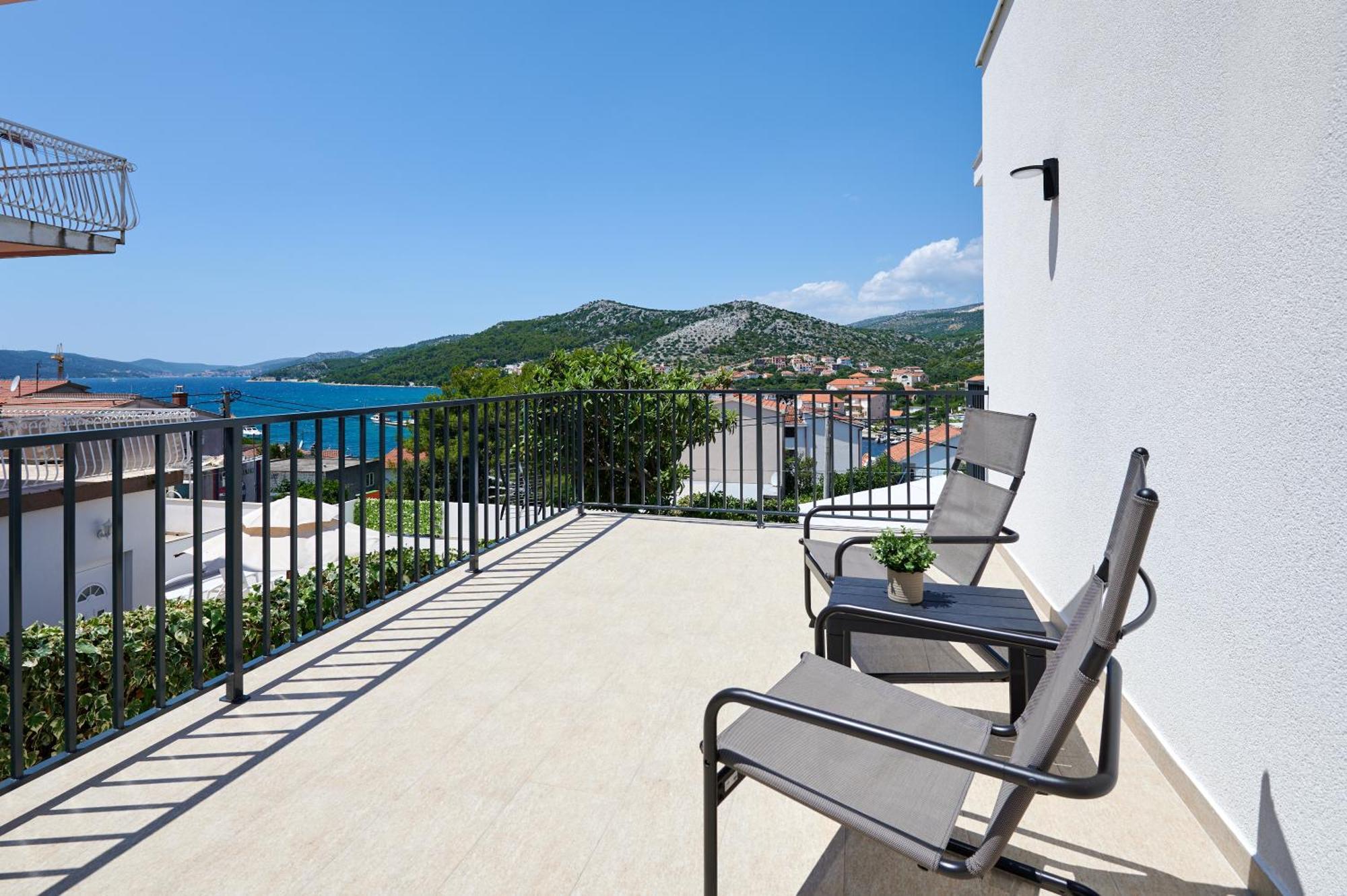Nela & Sara - 2 Apartments With Heated Swimming Pool Seget Vranjica Bagian luar foto