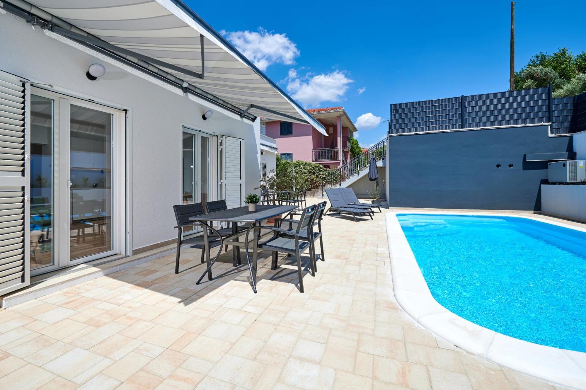 Nela & Sara - 2 Apartments With Heated Swimming Pool Seget Vranjica Bagian luar foto