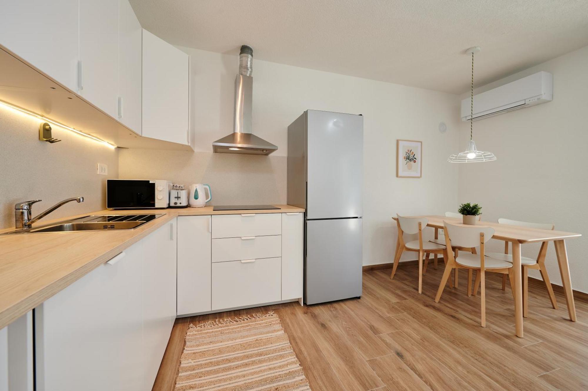 Nela & Sara - 2 Apartments With Heated Swimming Pool Seget Vranjica Bagian luar foto