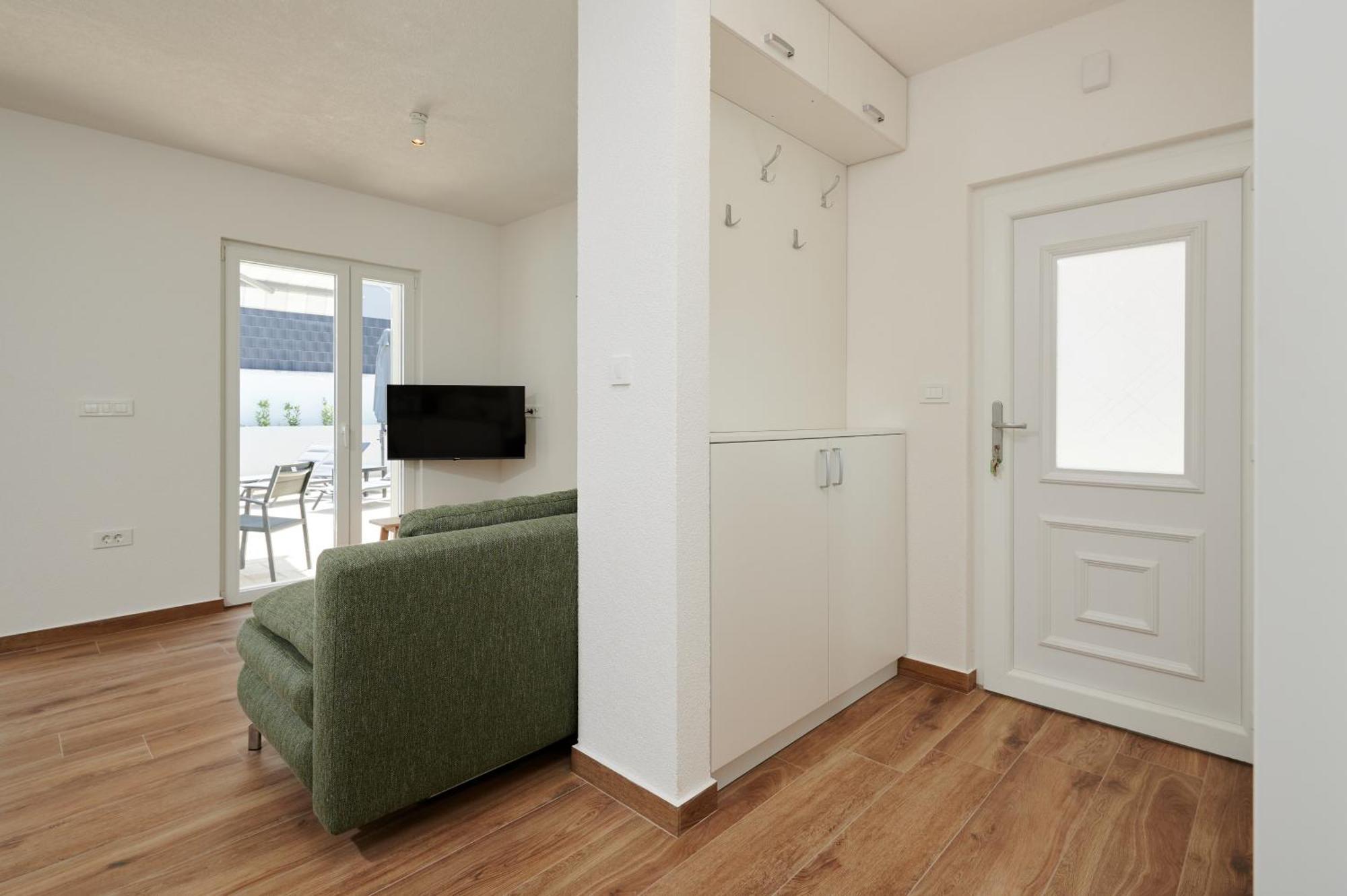 Nela & Sara - 2 Apartments With Heated Swimming Pool Seget Vranjica Bagian luar foto