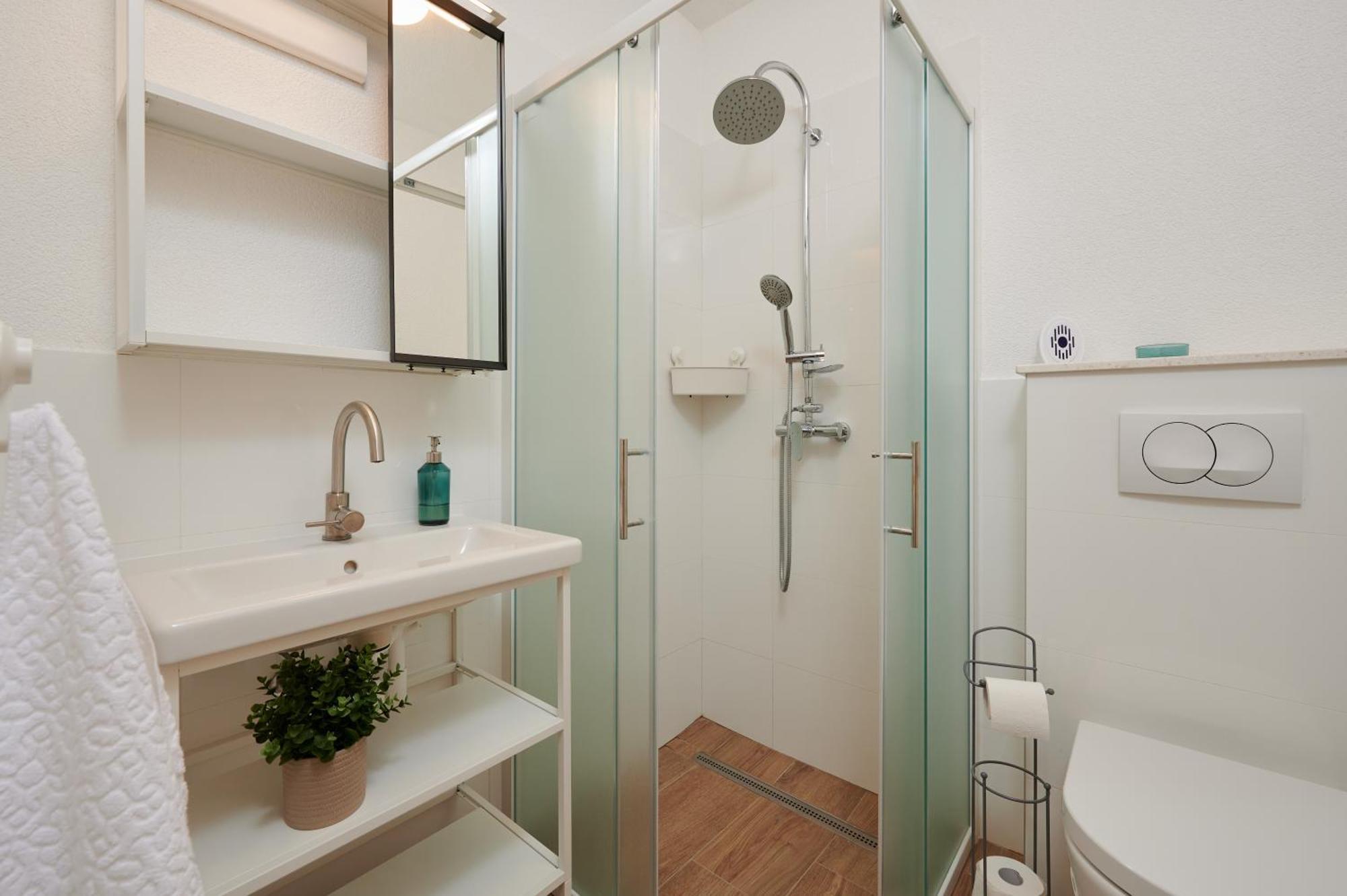 Nela & Sara - 2 Apartments With Heated Swimming Pool Seget Vranjica Bagian luar foto