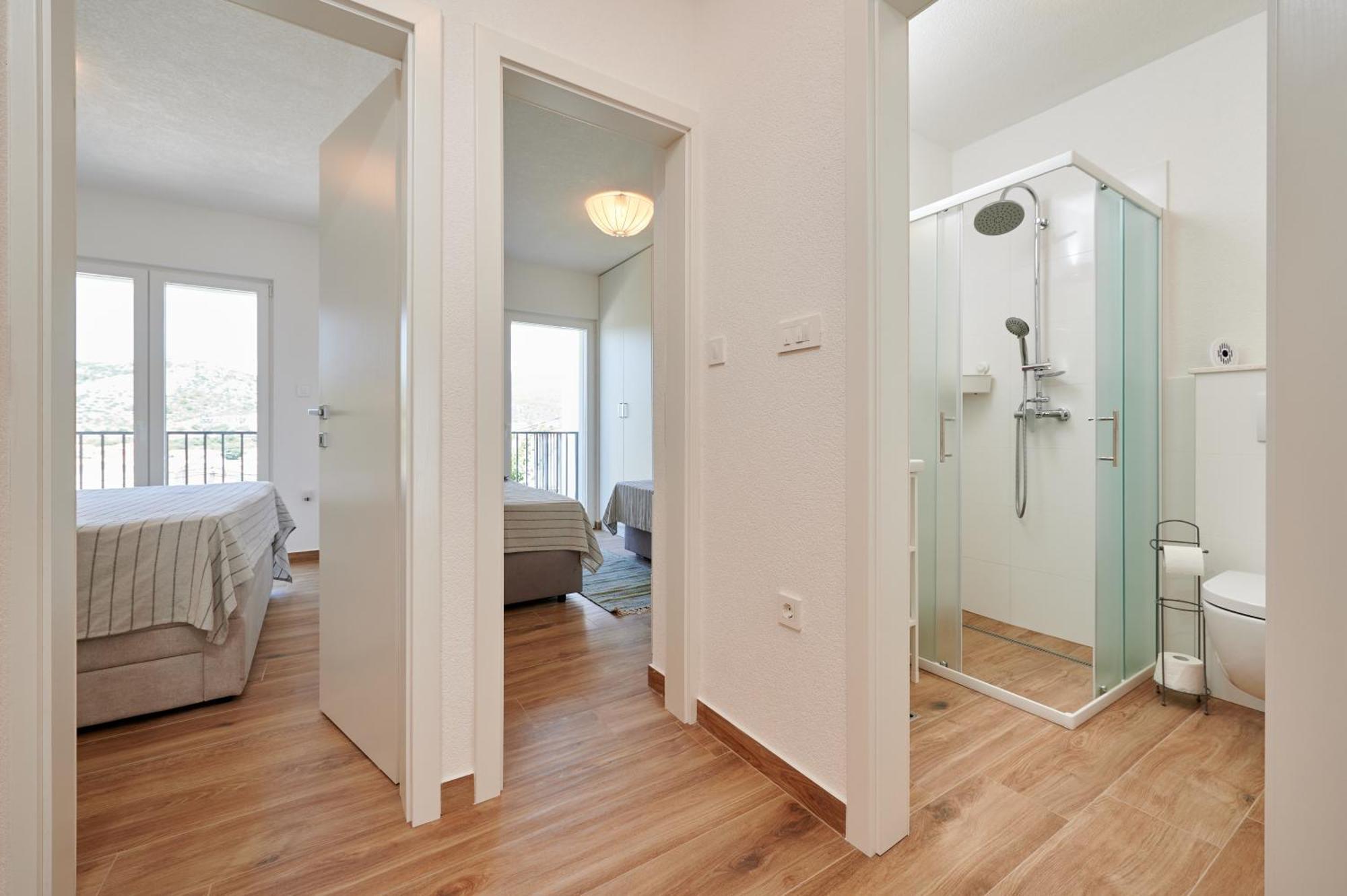 Nela & Sara - 2 Apartments With Heated Swimming Pool Seget Vranjica Bagian luar foto
